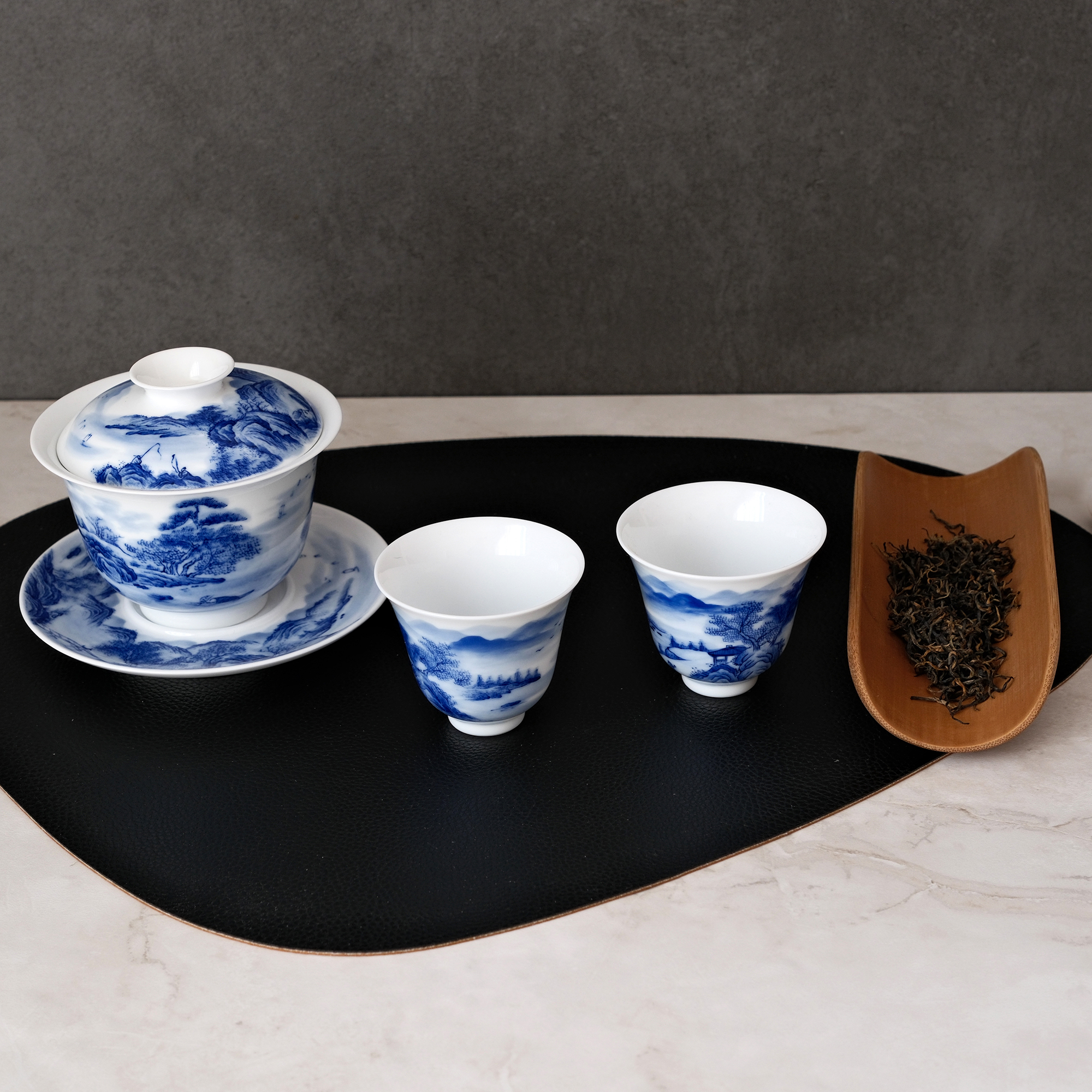 "Very Exclusive" Hand-Painted Jingdezhen Qinghua Gaiwan-Set  – Traditional Landscape Painting – Handmade Blue & White Porcelain for Gong Fu Cha | Unique Tea Ceremony Piece